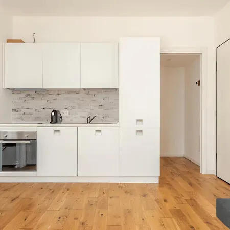 Crystal Mi With Xxl Shower Milan