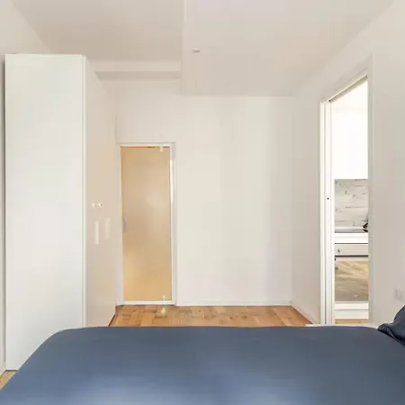 Crystal Mi With Xxl Shower * Milan
