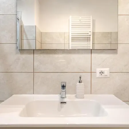 Crystal Mi With Xxl Shower * Milan